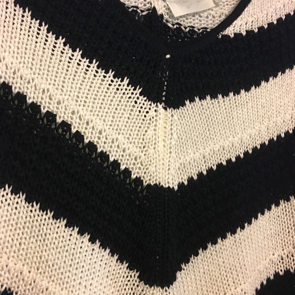 RD Style Black and White Knit sweater - Picture 2 of 8